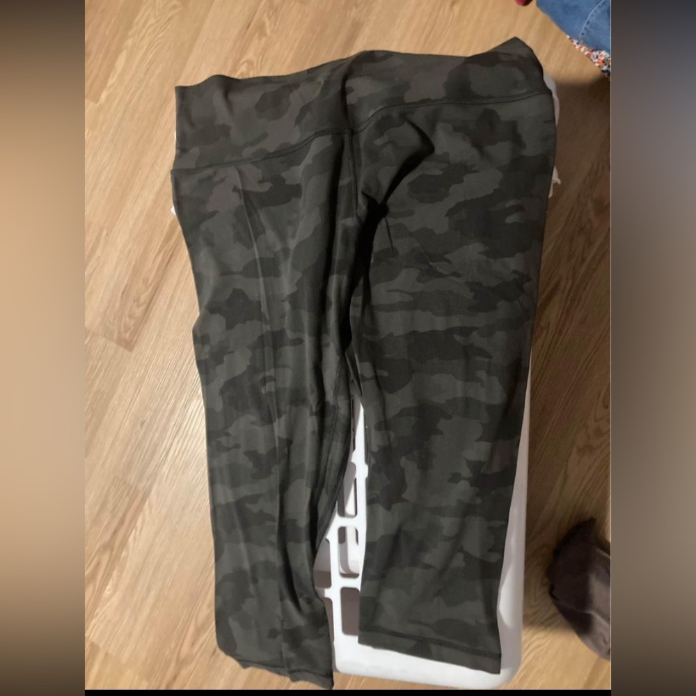 Lululemon Align 18 camo capri